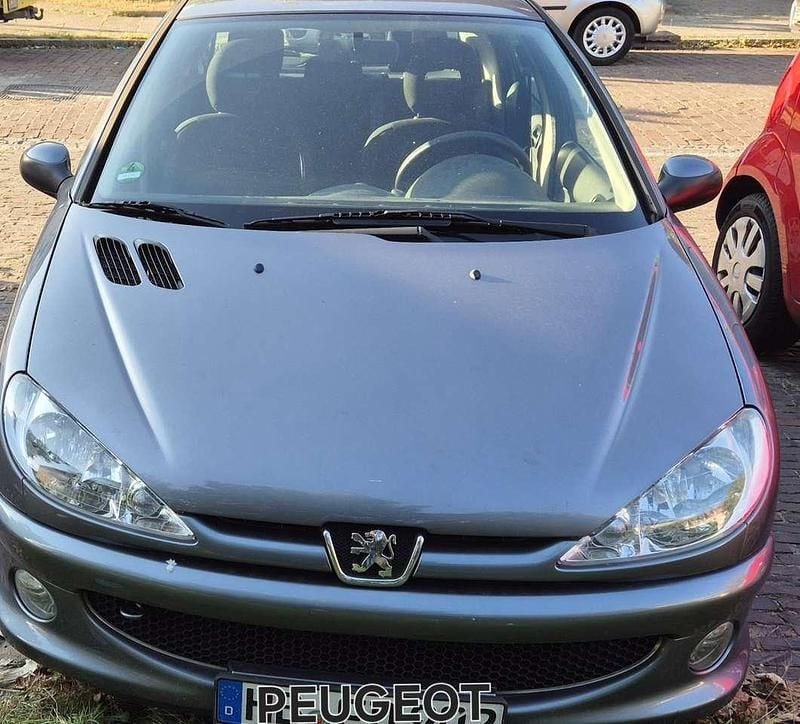 Grau Gebraucht 2009 Peugeot 206 Limousine | 800 € - Bild 1/4