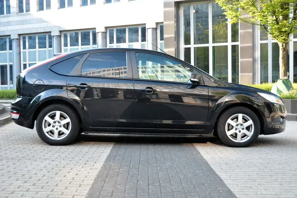 Używany Ford Focus 101 KM (74 kW) 2011 Czarny Sedan/Limuzyna