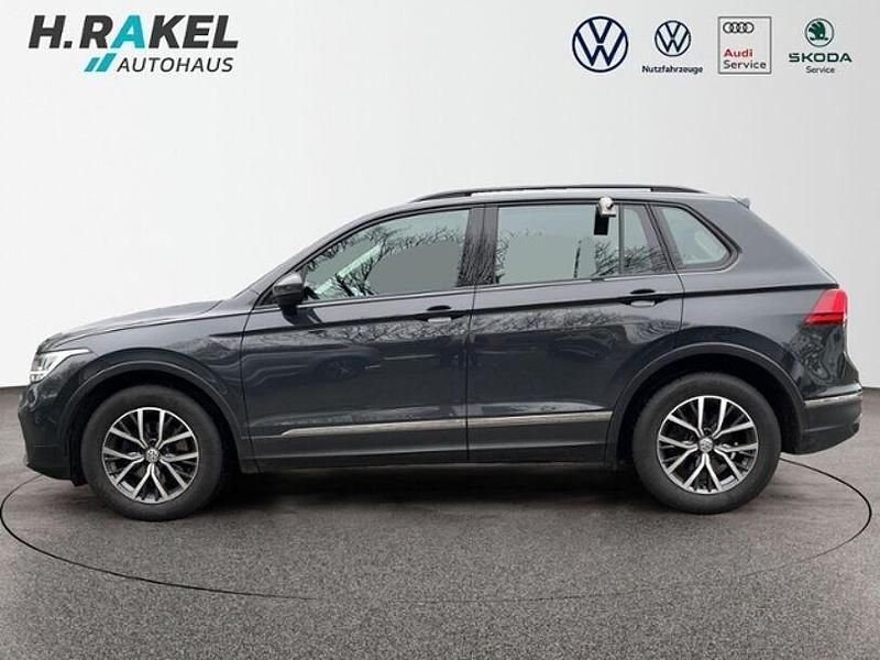 Gebraucht VW Tiguan Life 122 PS (89 kW) 2023 Grau SUV
