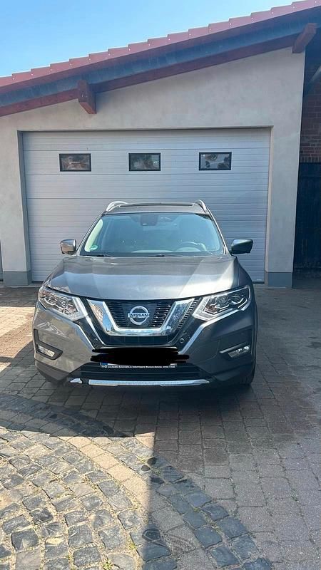 Grau Gebraucht 2018 Nissan X-Trail SUV | 17.000 € (Fairer Preis) - Bild 1/4