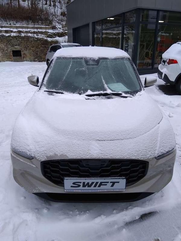 Gebraucht Suzuki Swift Comfort+ 83 PS (61 kW) 2025 Caravan ivory pearl metallic Limousine