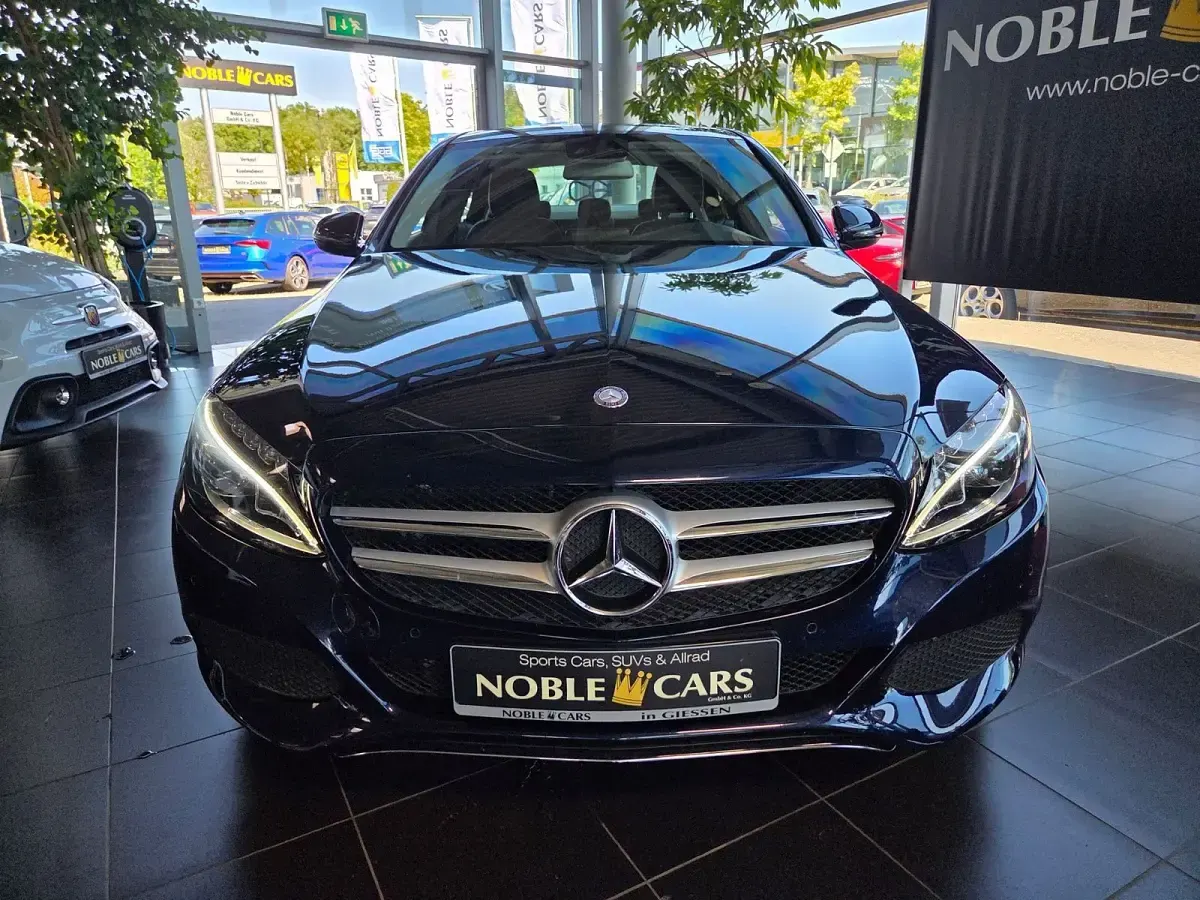 Gebraucht Mercedes C200 Avantgarde 184 PS (135 kW) 2016 Cavansitblau Limousine