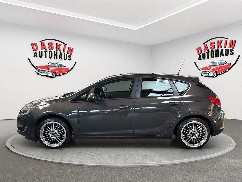 Gebraucht Opel Astra Active 140 PS (102 kW) 2013 Grau Limousine