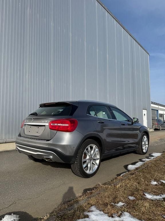 Gebraucht Mercedes GLA220 177 PS (130 kW) 2016 Grau SUV