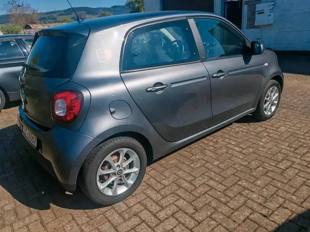 Gebraucht Smart ForFour Electric Drive Passion 60 kW (82 PS) 2018 Grau Kleinwagen