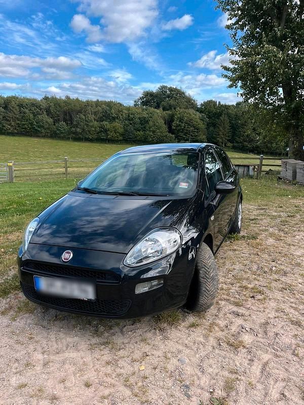 Schwarz Gebraucht 2015 Fiat Punto Kleinwagen | 4.650 € (Fairer Preis) - Bild 1/4
