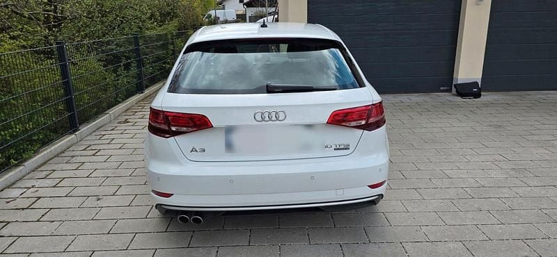Second-hand Audi A3 Design 190 CP (139 kW) 2019 Alb Berlinǎ