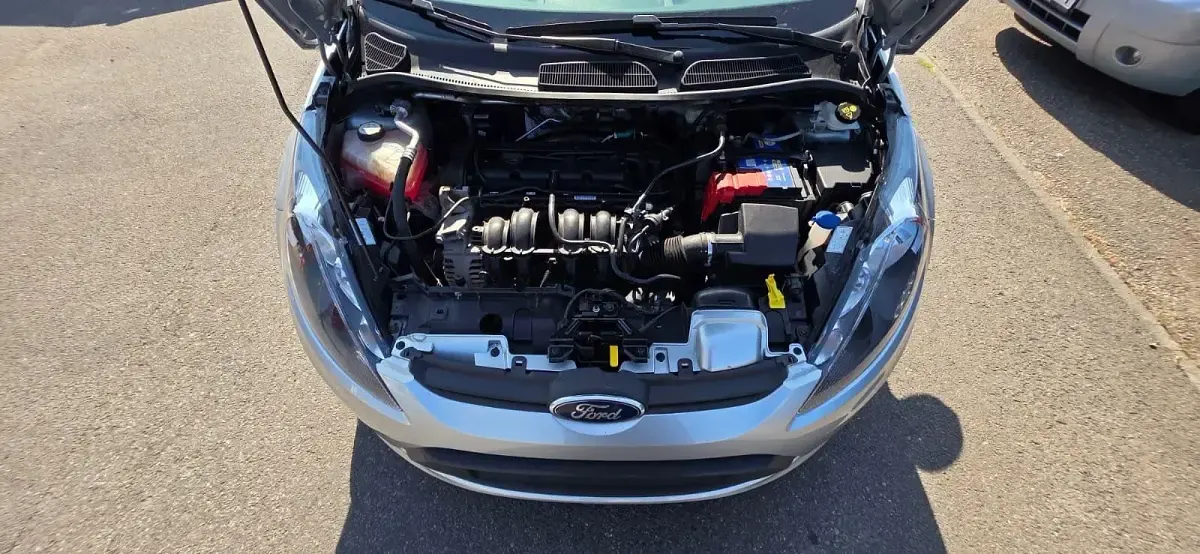 Gebraucht Ford Fiesta 96 PS (70 kW) 2008 Silber Kleinwagen