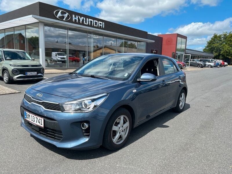 Blau Gebraucht 2017 Kia Rio DREAM-TEAM Edition Limousine | 5.599 € (Guter Preis) - Bild 1/4