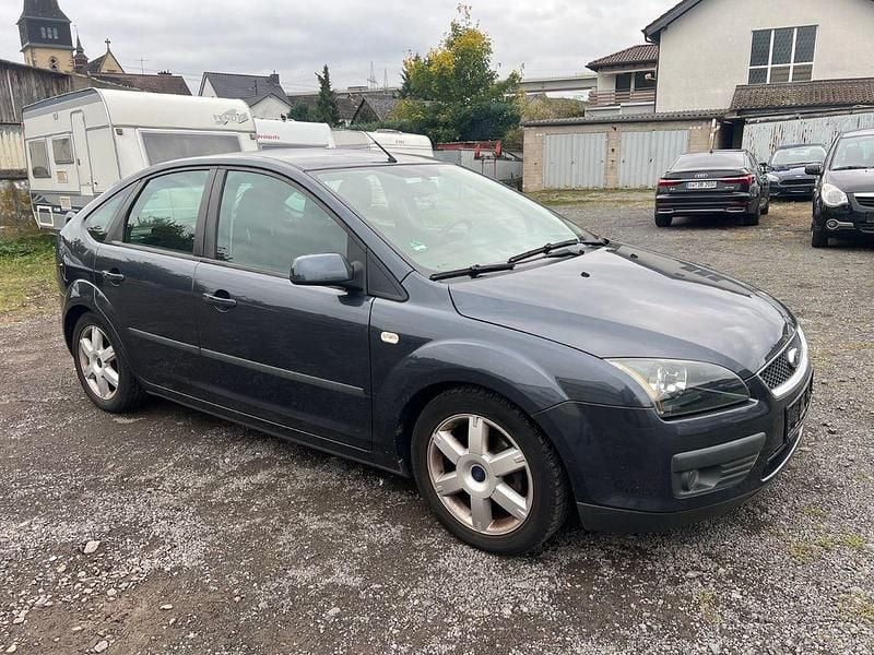 Grau Gebraucht 2006 Ford Focus Sport Limousine | 1.700 € (Guter Preis) - Bild 1/4