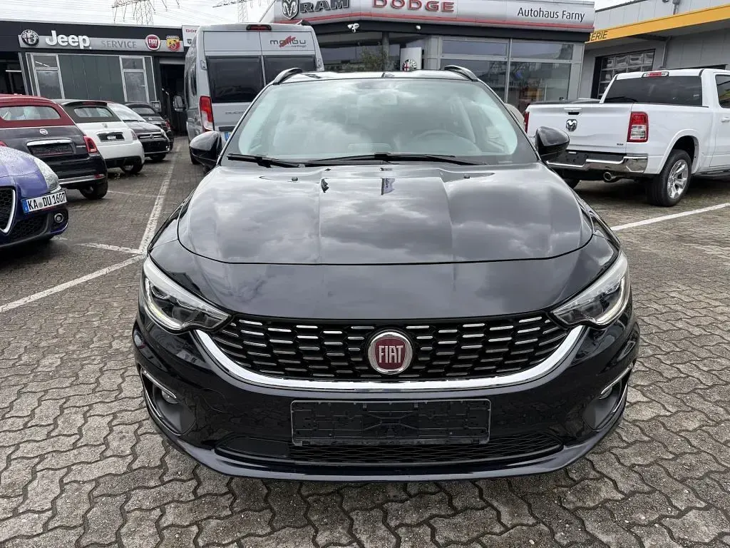 Gebraucht Fiat Tipo Lounge 120 PS (88 kW) 2017 Cinema schwarz metallic Kombi