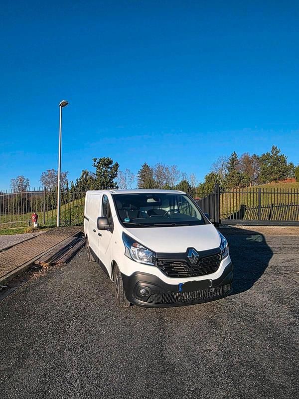 Gebraucht Renault Trafic 120 PS (88 kW) 2019 Weiß Van / Kleinbus
