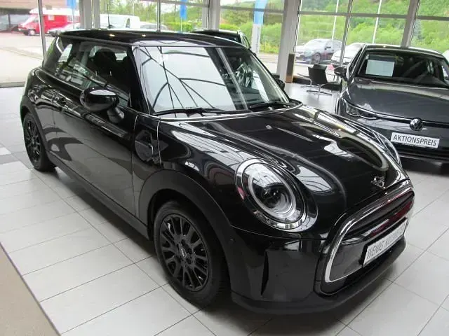 Gebraucht Mini Cooper Classic 136 PS (100 kW) 2022 Schwarz Kleinwagen