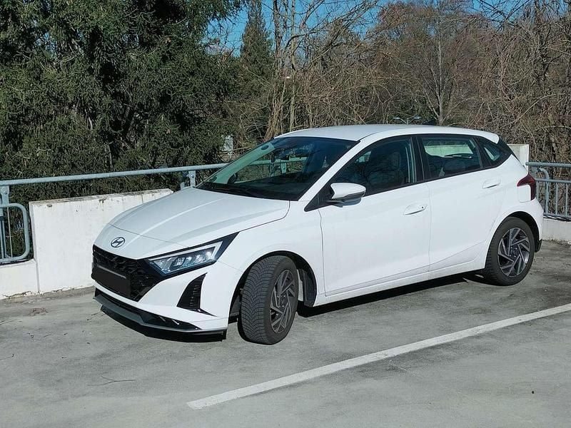 Weiß Gebraucht 2024 Hyundai i20 Turbo Limousine | 18.000 € (Guter Preis) - Bild 1/4