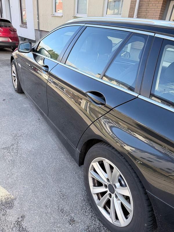 Gebraucht BMW 520 184 PS (135 kW) 2012 Schwarz Kombi