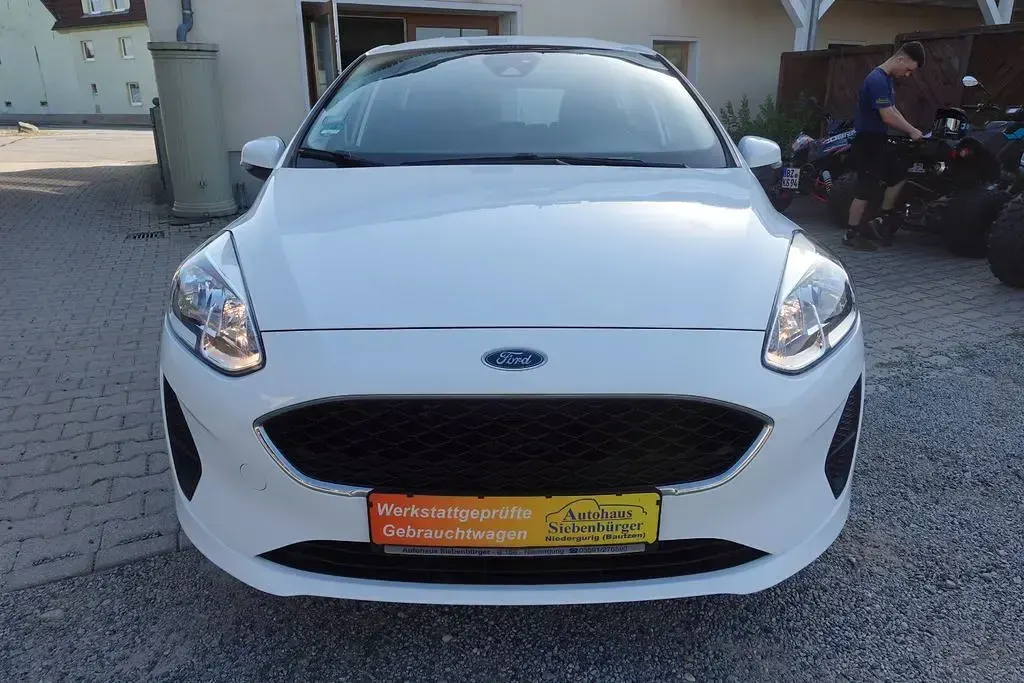 Gebraucht Ford Fiesta Cool & Connect 86 PS (63 kW) 2019 Frostweiß Kleinwagen
