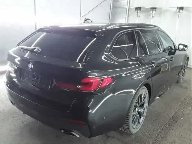 Gebraucht BMW 520 Shadowline 190 PS (139 kW) 2023 Saphirschwarz metallic Kombi