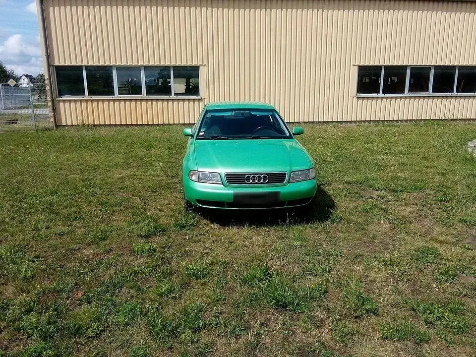 Second-hand Audi A4 150 CP (110 kW) 1997 Verde Berlinǎ