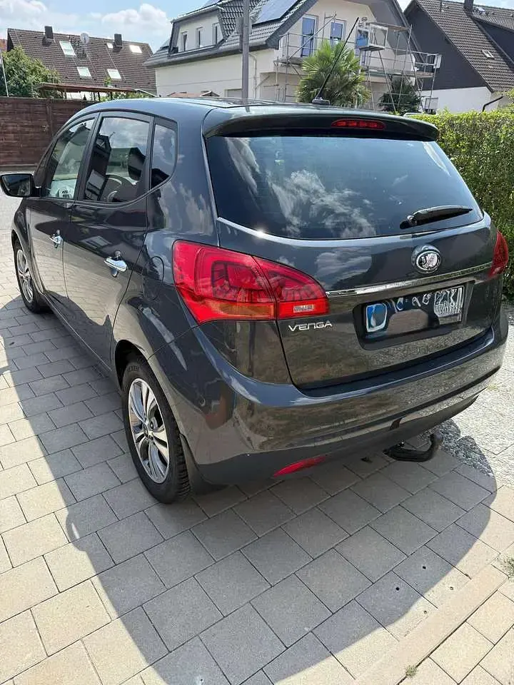 Gebraucht Kia Venga Platinum Edition 125 PS (91 kW) 2019 Grau Kleinwagen