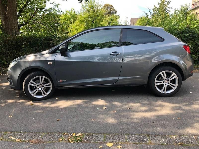 Grau Gebraucht 2012 Seat Ibiza SC Style Kleinwagen | 4.500 € (Fairer Preis) - Bild 1/4