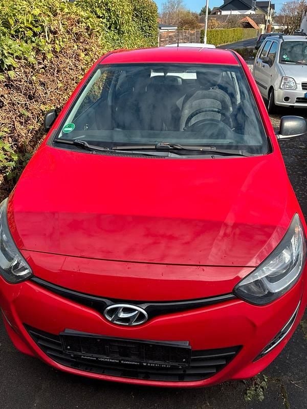 Gebraucht Hyundai i20 86 PS (63 kW) 2013 Rot Kleinwagen