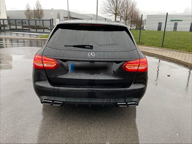 Gebraucht Mercedes C180 156 PS (114 kW) 2017 Schwarz Kombi