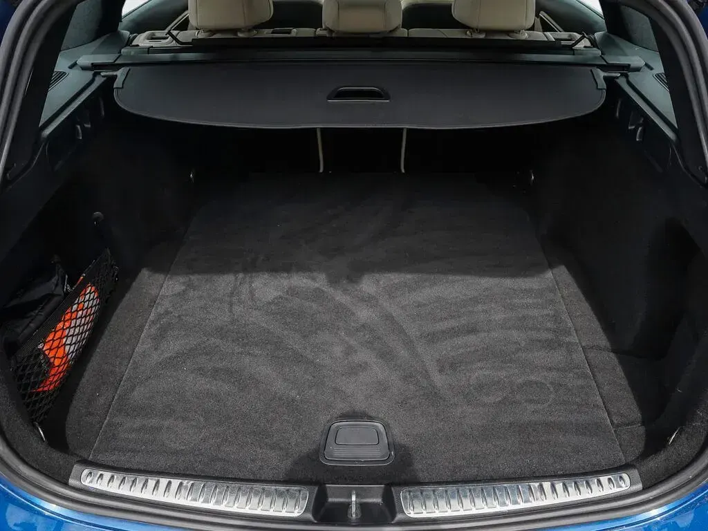 Gebraucht Mercedes C200 Avantgarde 224 PS (164 kW) 2022 Spektralblau Kombi
