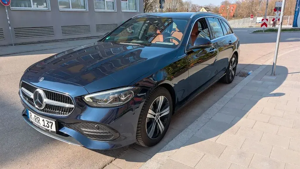 Gebraucht Mercedes 300 265 PS (194 kW) 2022 Blau Limousine