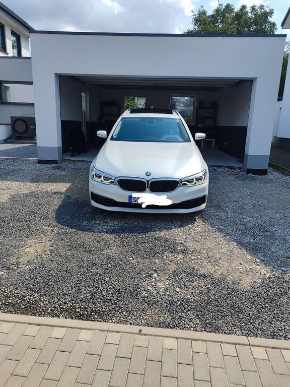Weiß Gebraucht 2019 BMW 525 Sport Line Kombi | 18.500 € (Fairer Preis) - Bild 1/4