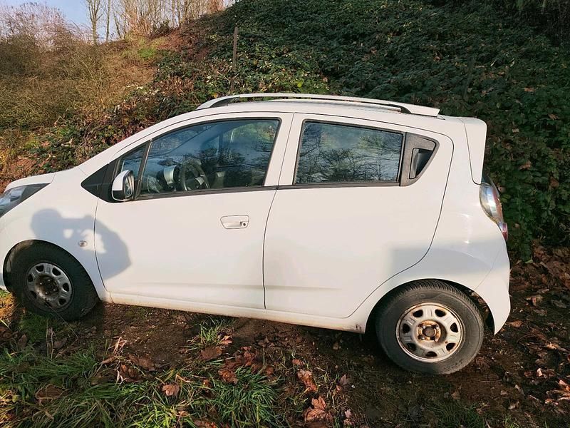 Gebraucht Chevrolet Spark 82 PS (60 kW) 2011 Weiß Kleinwagen