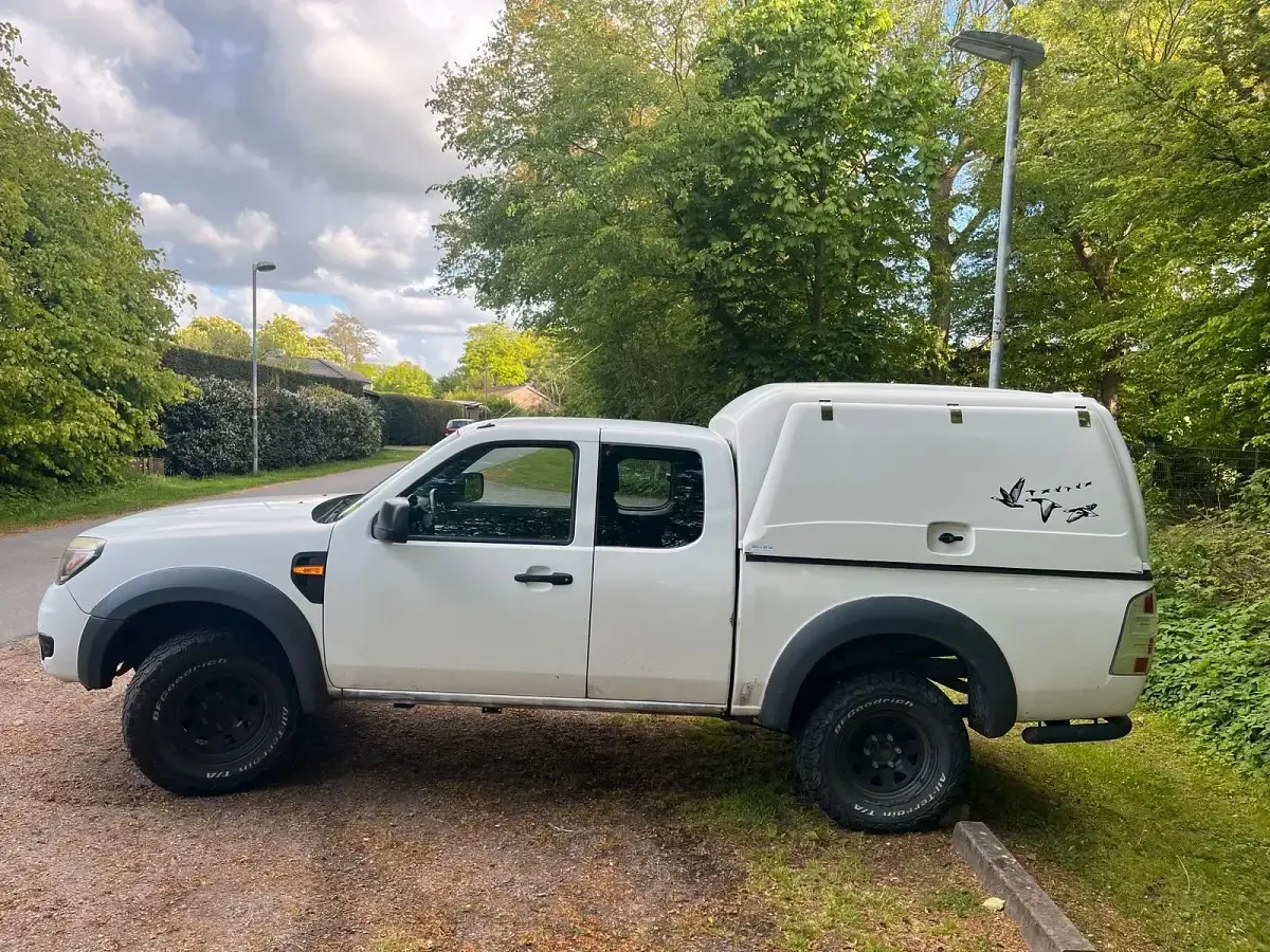 Gebraucht Ford Ranger 143 PS (105 kW) 2010 Weiß Pickup