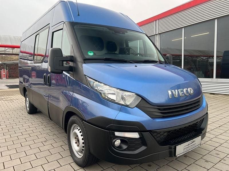 Gebraucht Iveco Daily 179 PS (131 kW) 2016 Blau Van / Kleinbus