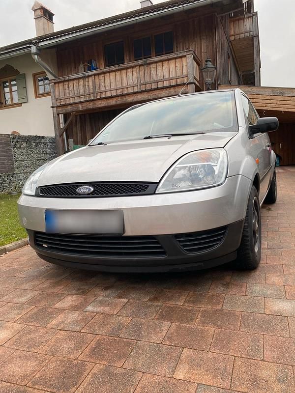 Gebraucht Ford Fiesta 89 PS (65 kW) 2004 Silber Kleinwagen