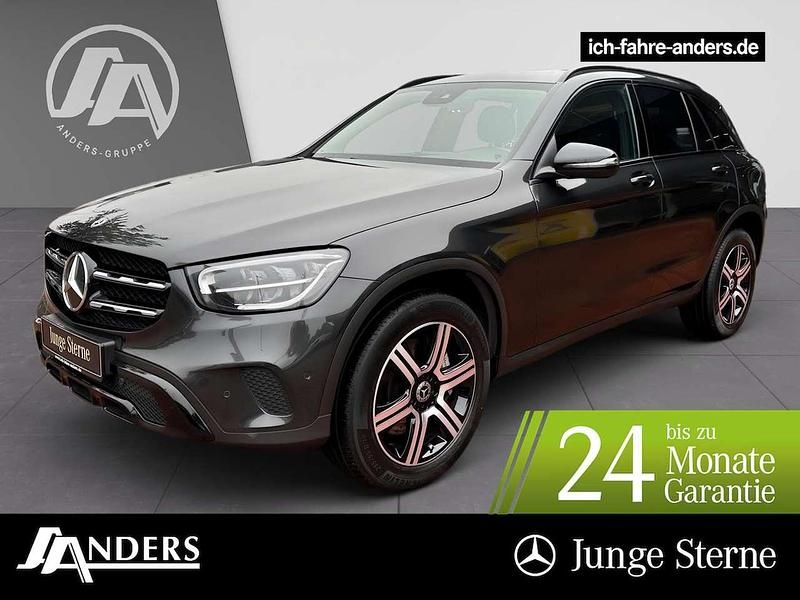 Grau Gebraucht 2021 Mercedes GLC300e Night SUV | 34.374 € (Fairer Preis) - Bild 1/3