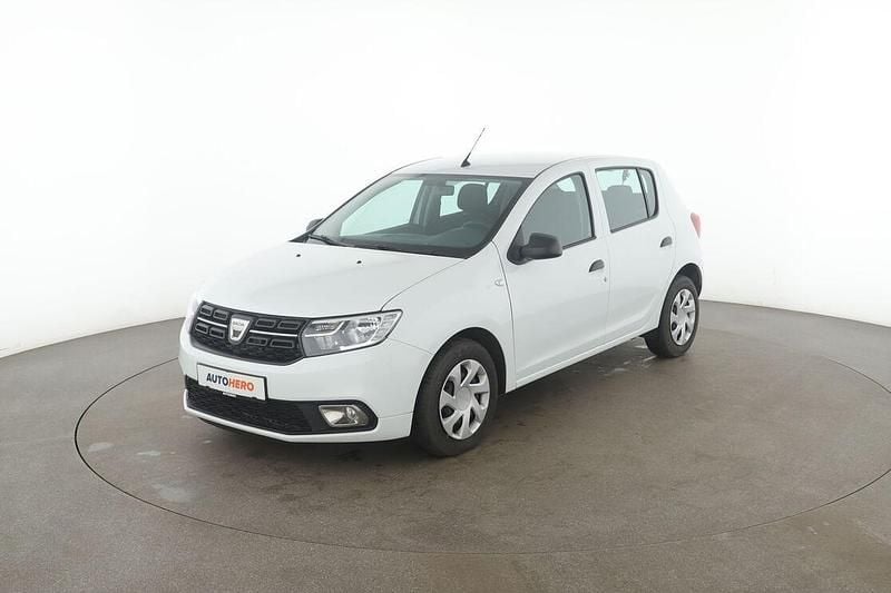 Weiß Gebraucht 2020 Dacia Sandero Essentiel Kleinwagen | 8.160 € (Superpreis) - Bild 1/3