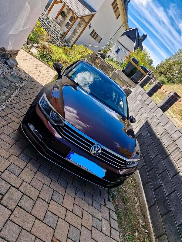 Rot Gebraucht 2017 VW Passat Comfortline Kombi | 14.700 € (Fairer Preis) - Bild 1/4