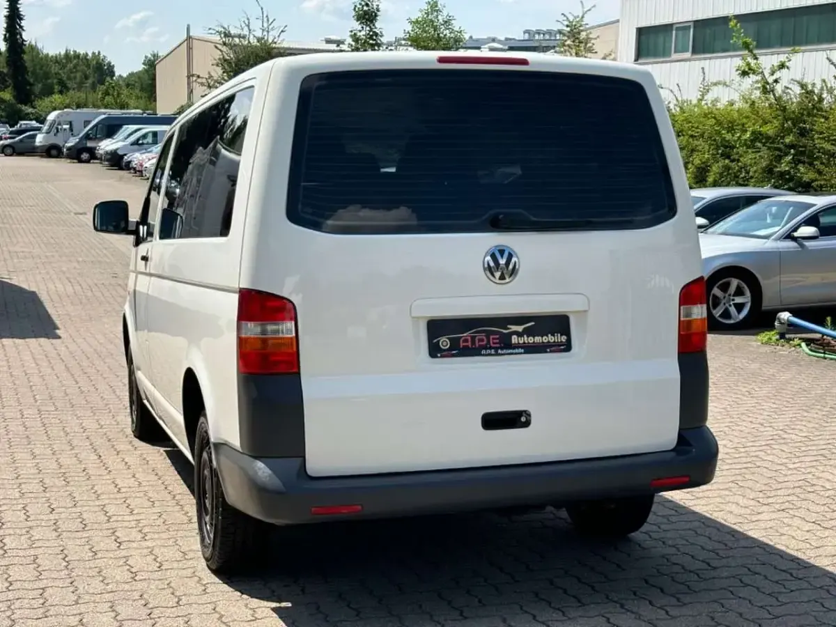 Gebraucht VW Caravelle 102 PS (75 kW) 2007 Grauweiß r9002 Van