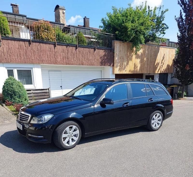 Schwarz Gebraucht 2012 Mercedes C220 Kombi | 7.499 € (Fairer Preis) - Bild 1/4