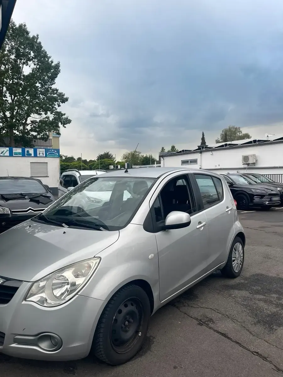 Gebraucht Opel Agila 69 PS (50 kW) 2009 Silber Kleinwagen