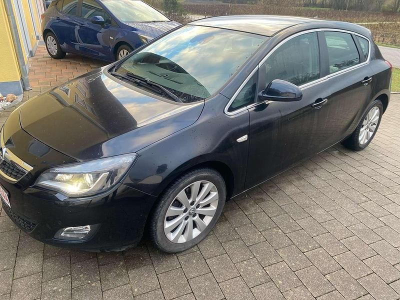 Schwarz Gebraucht 2010 Opel Astra Cosmo Limousine | 2.700 € (Fairer Preis) - Bild 1/4