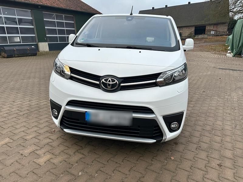 Gebraucht Toyota Proace 150 PS (110 kW) 2017 Weiß Van / Kleinbus