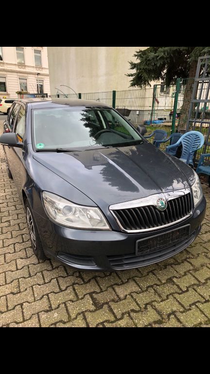 Grau Gebraucht 2011 Skoda Octavia Classic Kombi | 3.600 € (Superpreis) - Bild 1/4
