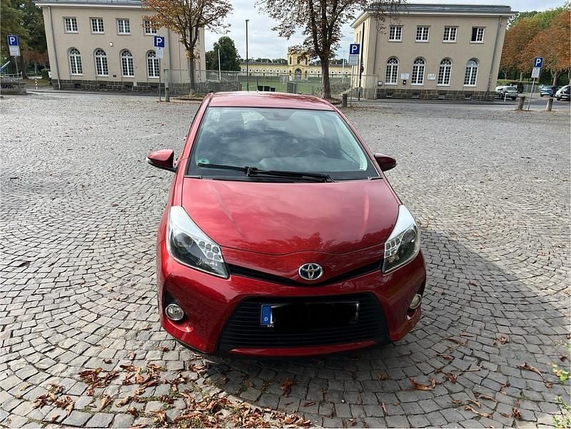 Gebraucht 2014 Toyota Yaris Hybrid Kleinwagen | 9.600 € (Fairer Preis) - Bild 1/4