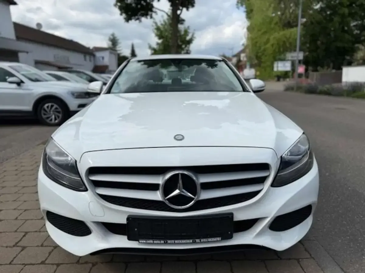 Gebraucht Mercedes C180 156 PS (114 kW) 2014 Weiß Limousine