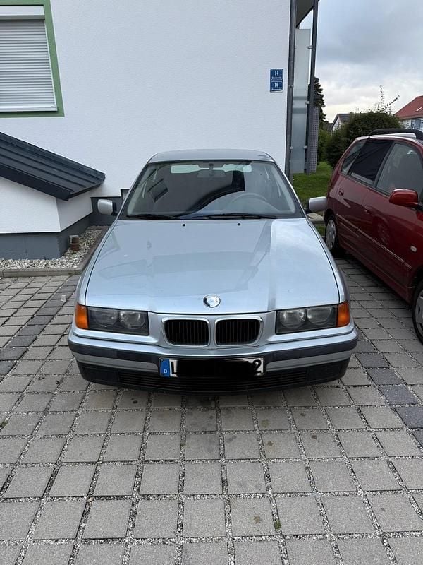 Silber Gebraucht 1997 BMW 316 Compact Kleinwagen | 1.500 € (Fairer Preis) - Bild 1/4
