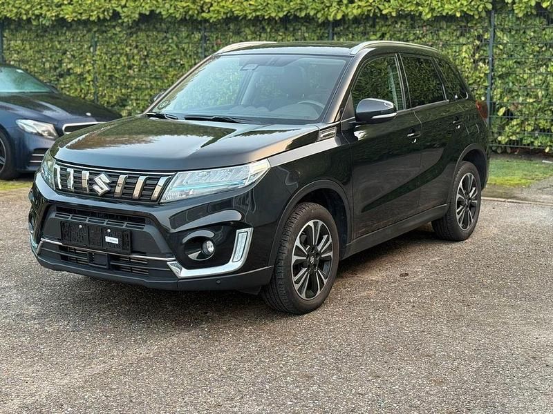 Schwarz Gebraucht 2021 Suzuki Vitara Style SUV | 14.900 € (Superpreis) - Bild 1/4
