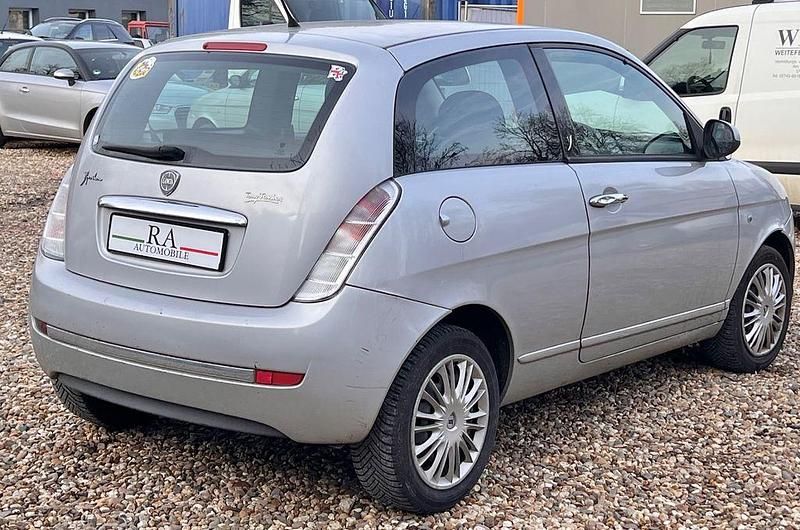 Gebraucht Lancia Ypsilon 75 PS (55 kW) 2011 Kleinwagen