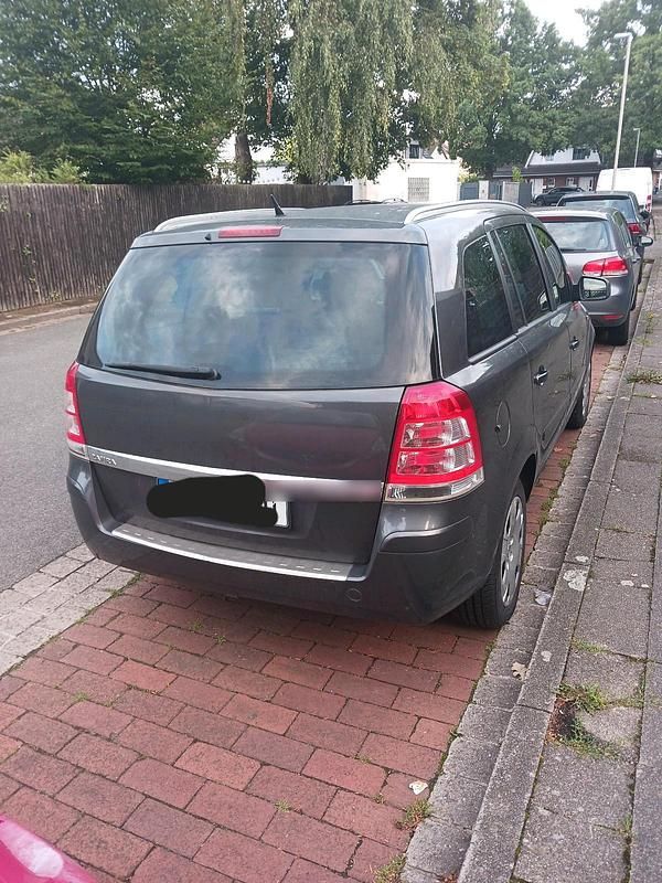 Gebraucht Opel Zafira 140 PS (102 kW) 2012 Grau Van / Kleinbus