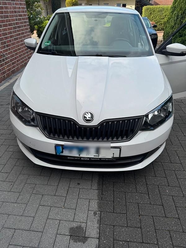 Weiß Gebraucht 2018 Skoda Fabia Active Limousine | 7.100 € (Guter Preis) - Bild 1/4