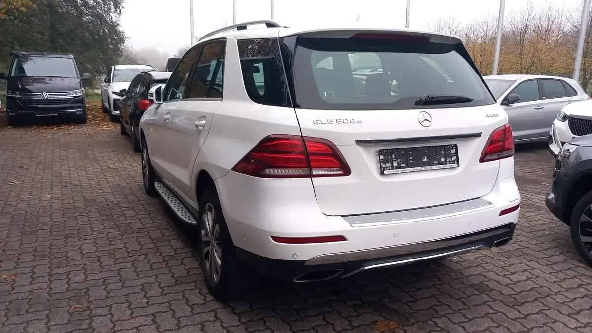 Gebraucht Mercedes GLE500 333 PS (244 kW) 2018 Polarweiss  unilack SUV